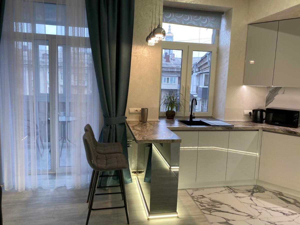 Panorama Luxury Apartment In The House With A Spire, A Historical Building In The City Centre Charkov Buitenkant foto