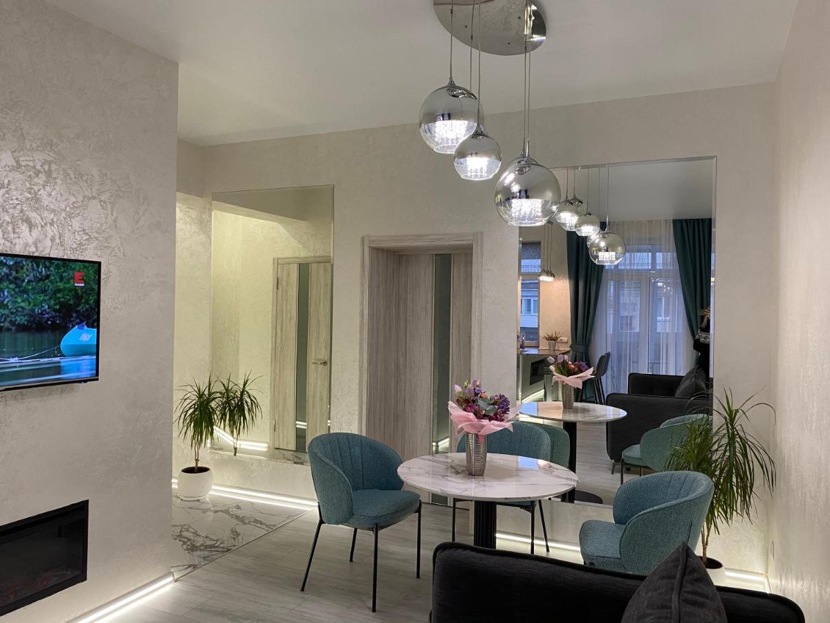 Panorama Luxury Apartment In The House With A Spire, A Historical Building In The City Centre Charkov Buitenkant foto