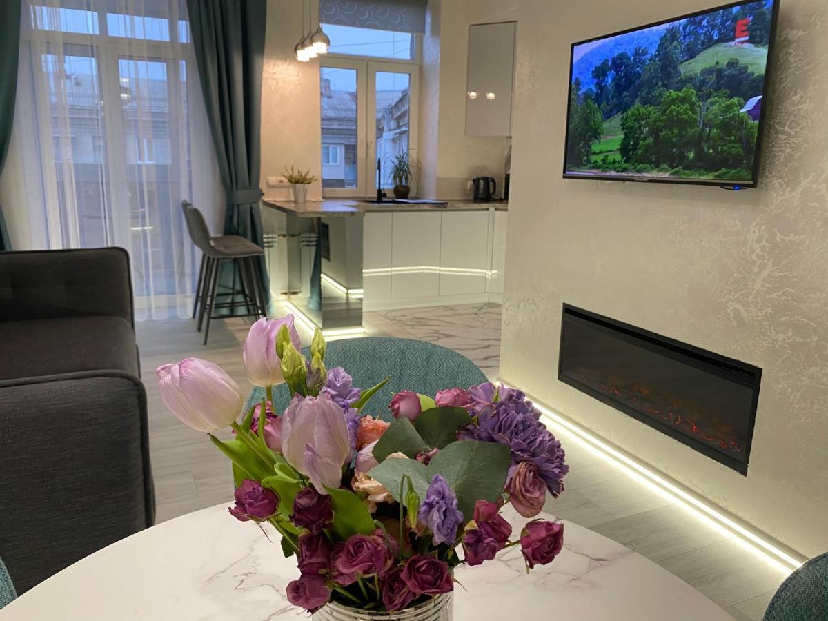 Panorama Luxury Apartment In The House With A Spire, A Historical Building In The City Centre Charkov Buitenkant foto
