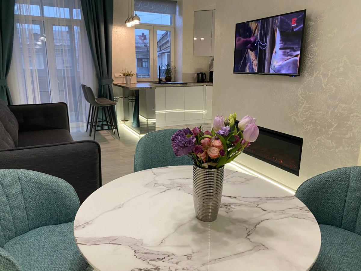 Panorama Luxury Apartment In The House With A Spire, A Historical Building In The City Centre Charkov Buitenkant foto
