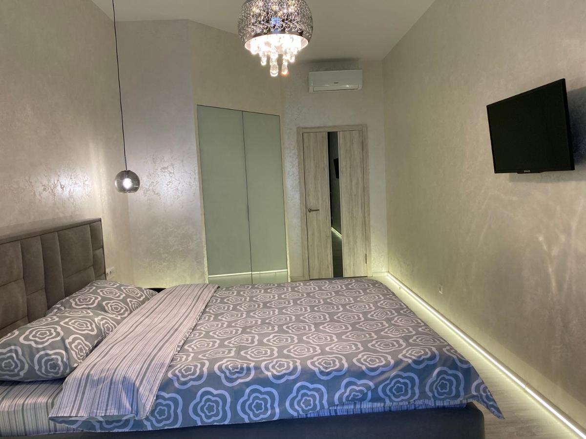 Panorama Luxury Apartment In The House With A Spire, A Historical Building In The City Centre Charkov Buitenkant foto