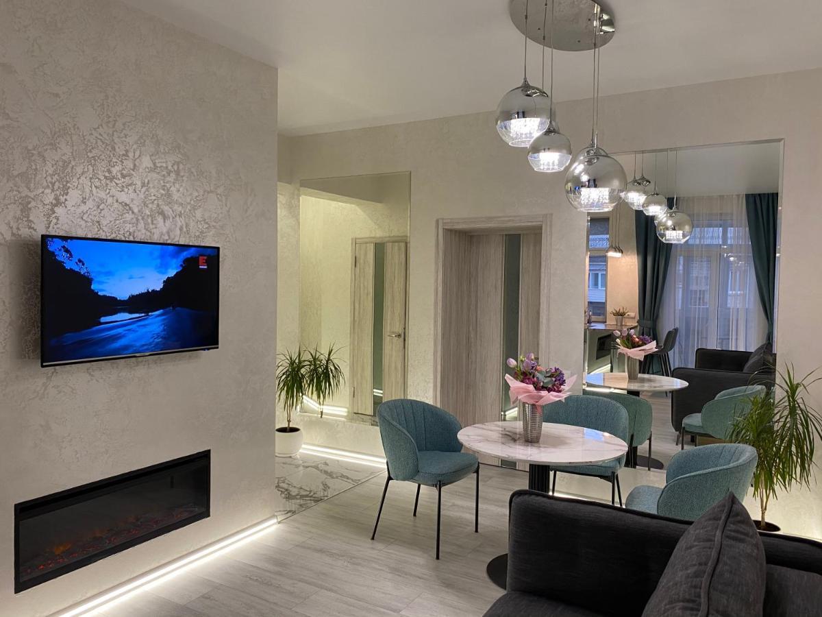 Panorama Luxury Apartment In The House With A Spire, A Historical Building In The City Centre Charkov Buitenkant foto