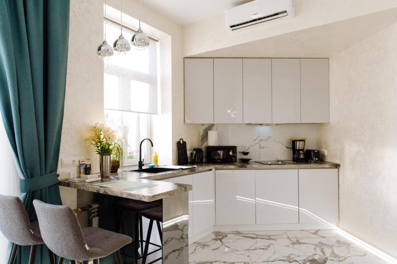 Panorama Luxury Apartment In The House With A Spire, A Historical Building In The City Centre Charkov Buitenkant foto