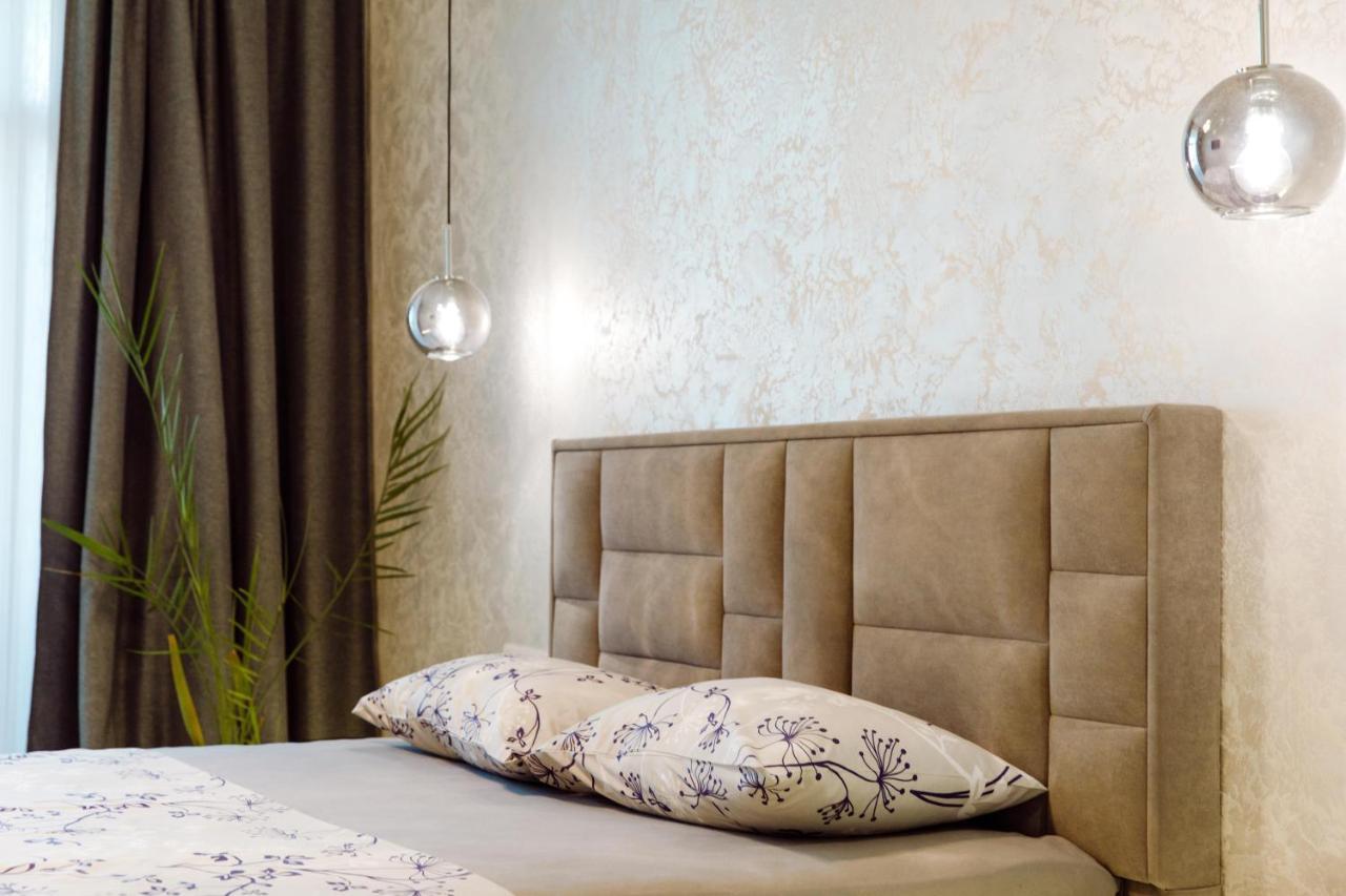 Panorama Luxury Apartment In The House With A Spire, A Historical Building In The City Centre Charkov Buitenkant foto
